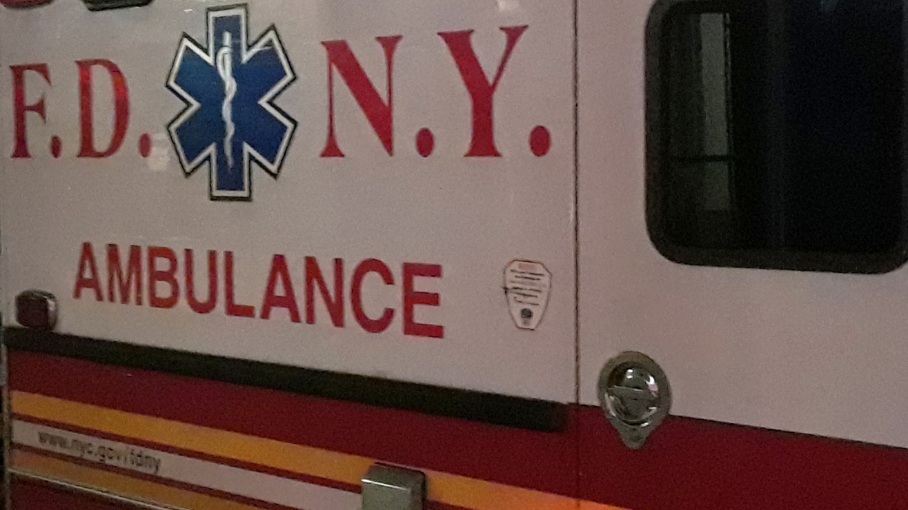 Con una flecha hirieron a un hombre en la puerta de su edificio: Nueva York tan salvaje como el Viejo Oeste