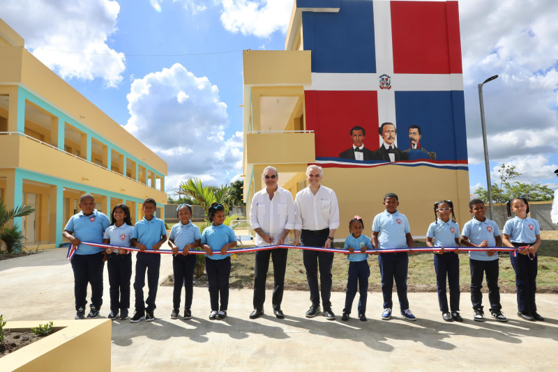 Gobierno dice entregó más de mil aulas para el nuevo año escolar