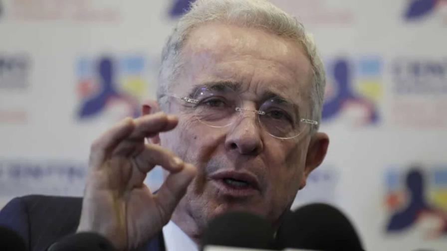 Justicia de Colombia ordena libertad inmediata de expresidente Álvaro Uribe mientras apela condena