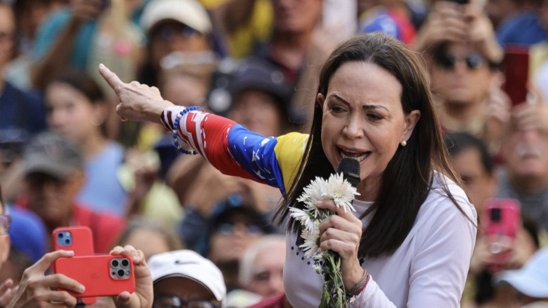 María Corina Machado, premio Nobel de la Paz, dice que Maduro está aislado y tiene los días contados