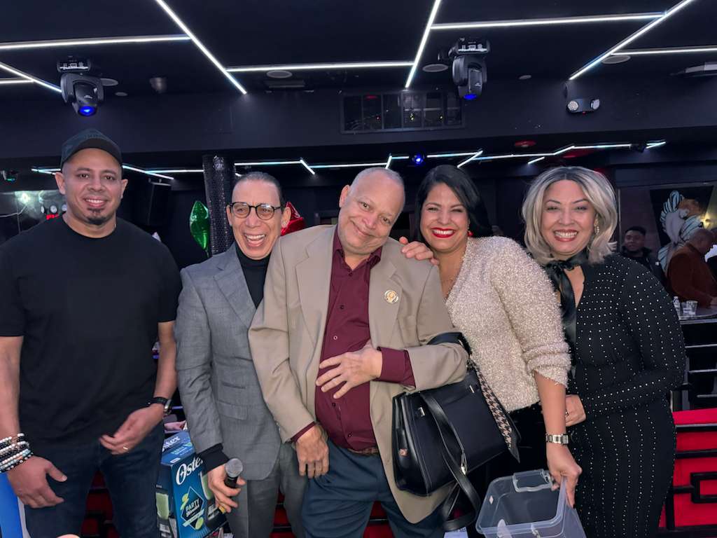 Influencer “La Fruta” recibe Proclama del asambleísta George Álvarez y otros oficiales electos