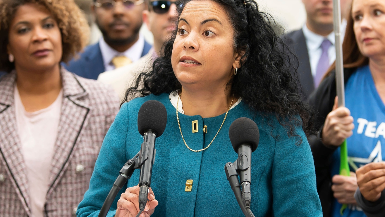 Analilia Mejía derrota a Tom Malinowski en las primarias demócratas para elección especial al Congreso por Nueva Jersey