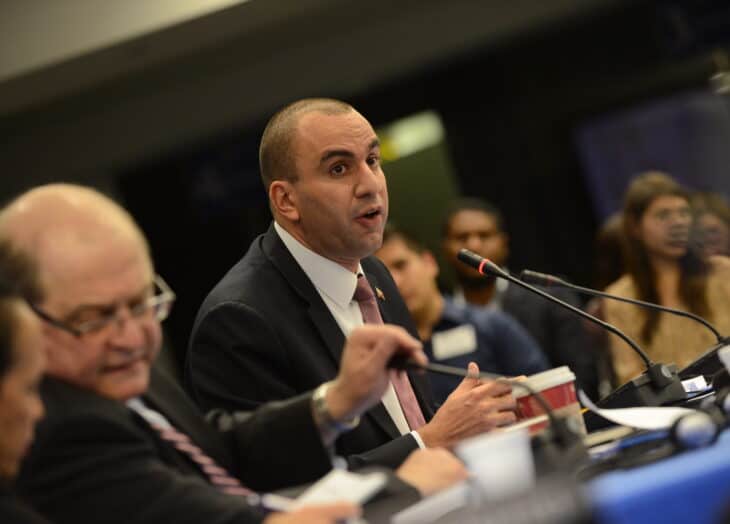 Parlamento venezolano designa como fiscal general temporal al abogado Larry Daniel Devoe