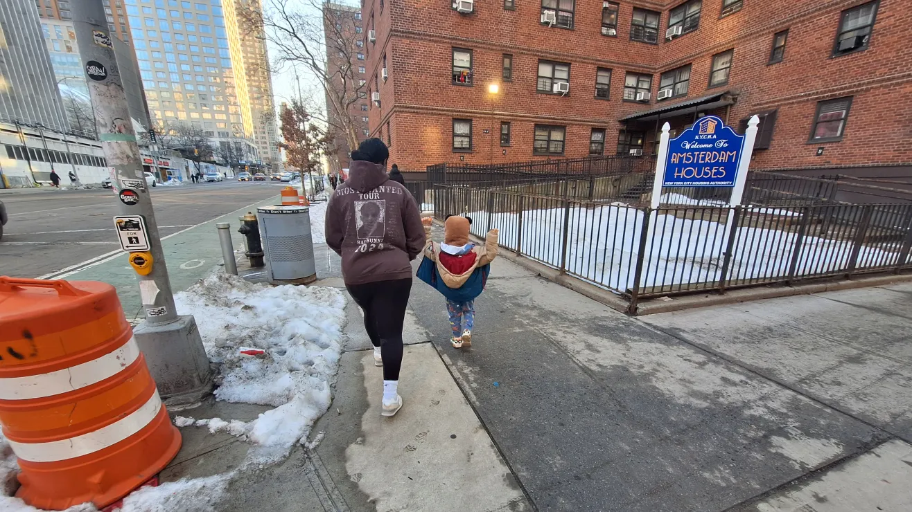 NYC sería la más devastada si aprueban regla que establece que solo estadounidenses pueden ocupar viviendas públicas