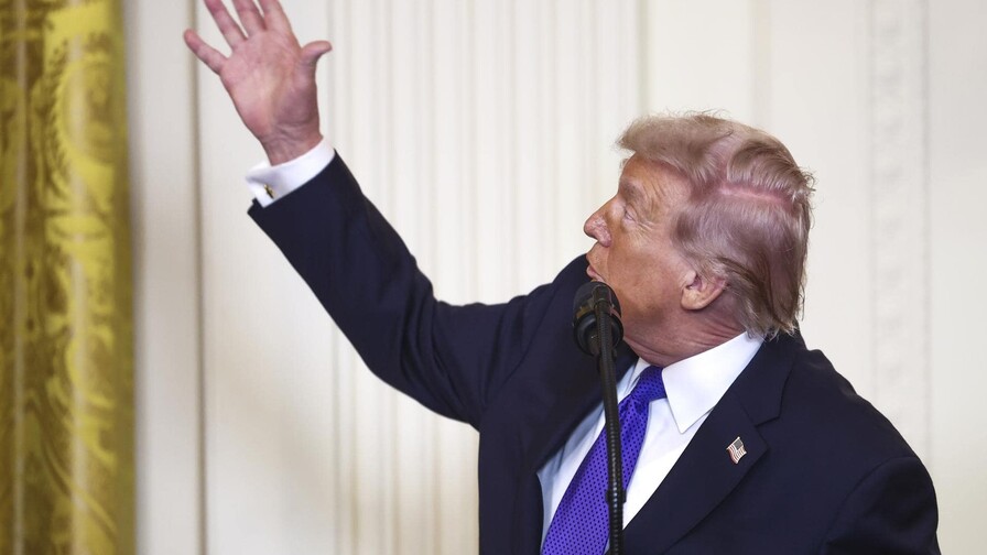 Trump alardea de tener un “suministro ilimitado” de armas