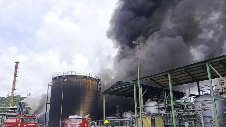 Ecuador declara emergencia por reciente incendio en su principal refinería de crudo