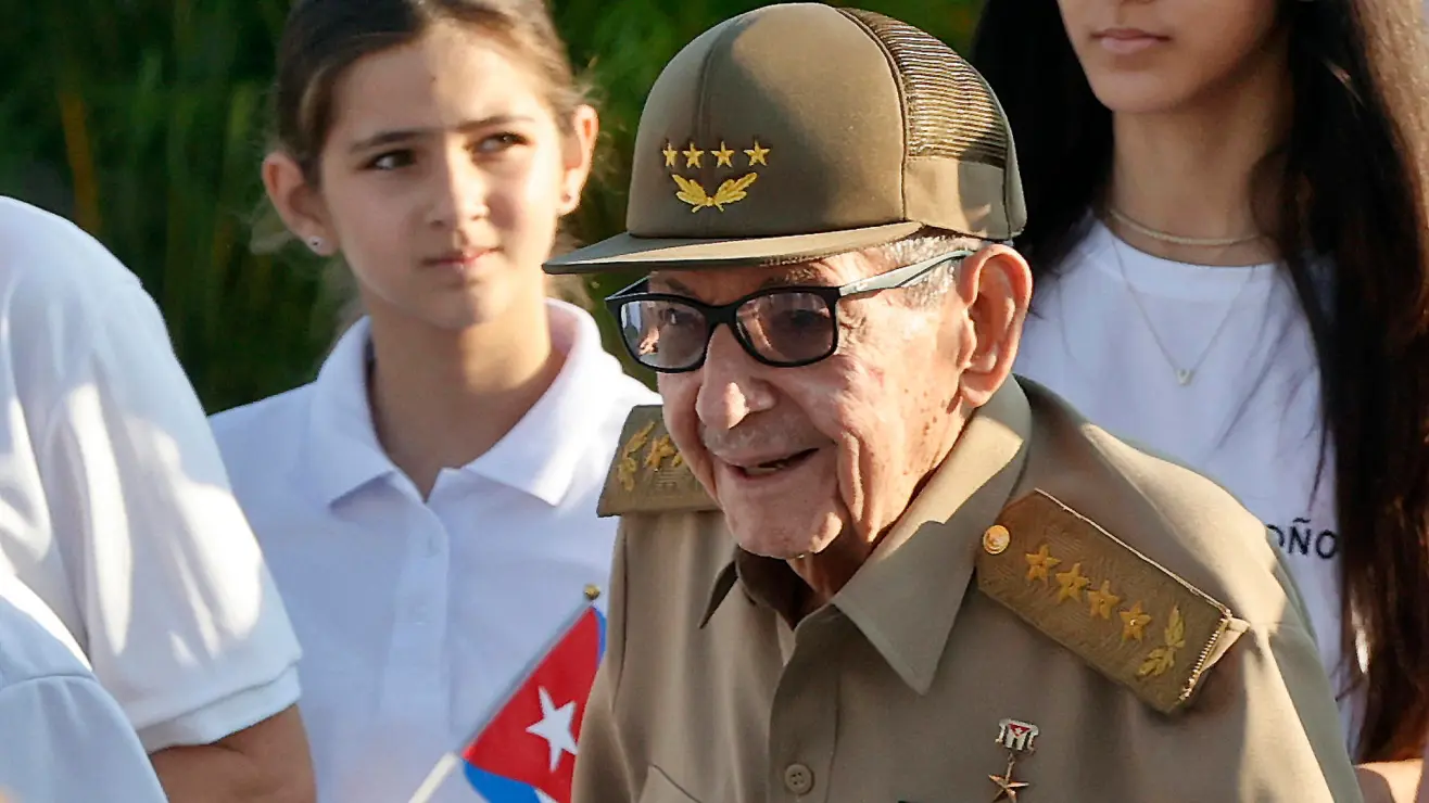 RaĆŗl Castro desafĆa acusación de EE.UU. con su primera aparición pĆŗblica