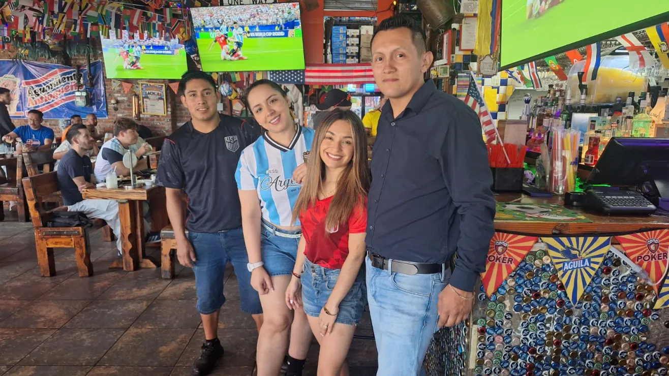 La pasión mundialista se apodera de Queens y ‘La Choza del Gordo’ es uno de sus “stadium”