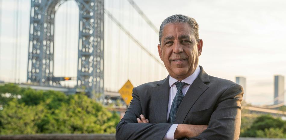 Adriano Espaillat se retira del escenario polĆtico con mensaje de gratitud y compromiso de servicio