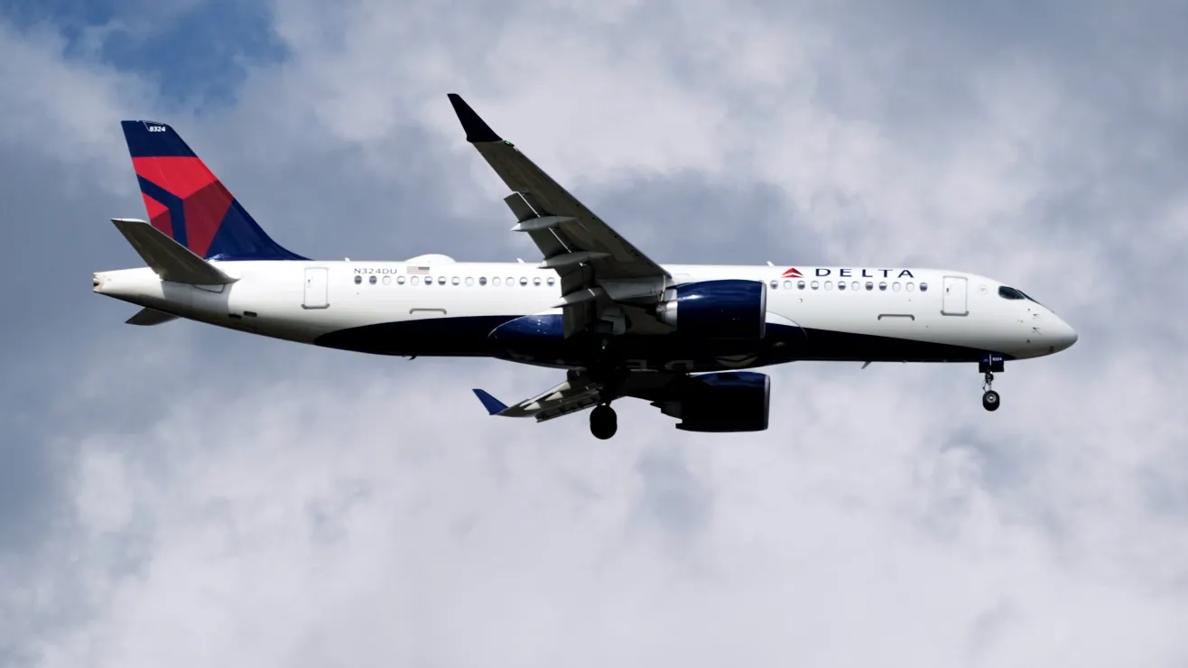 Emergencia en vuelo de Puerto Rico a Nueva York: avión de Delta escoltado por FDNY