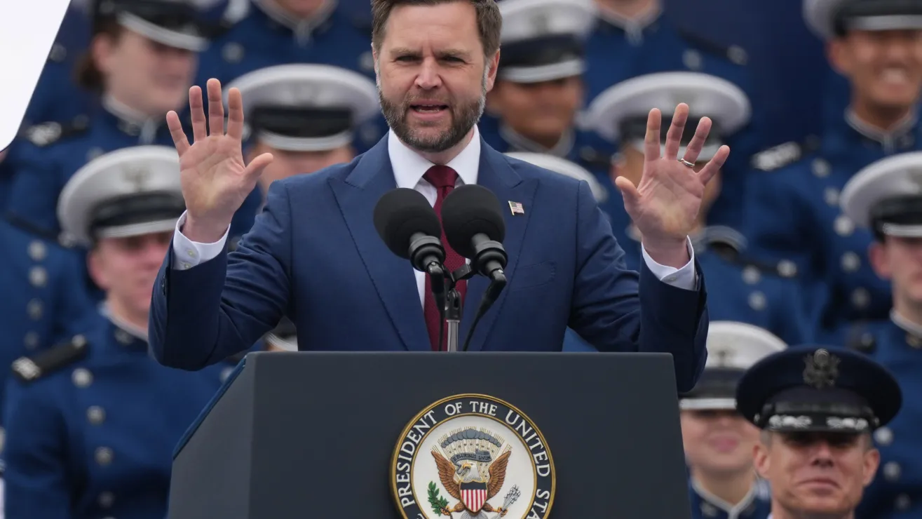 JD. Vance dice que decidirƔ a finales de aƱo si buscarƔ la candidatura presidencial republicana en 2028
