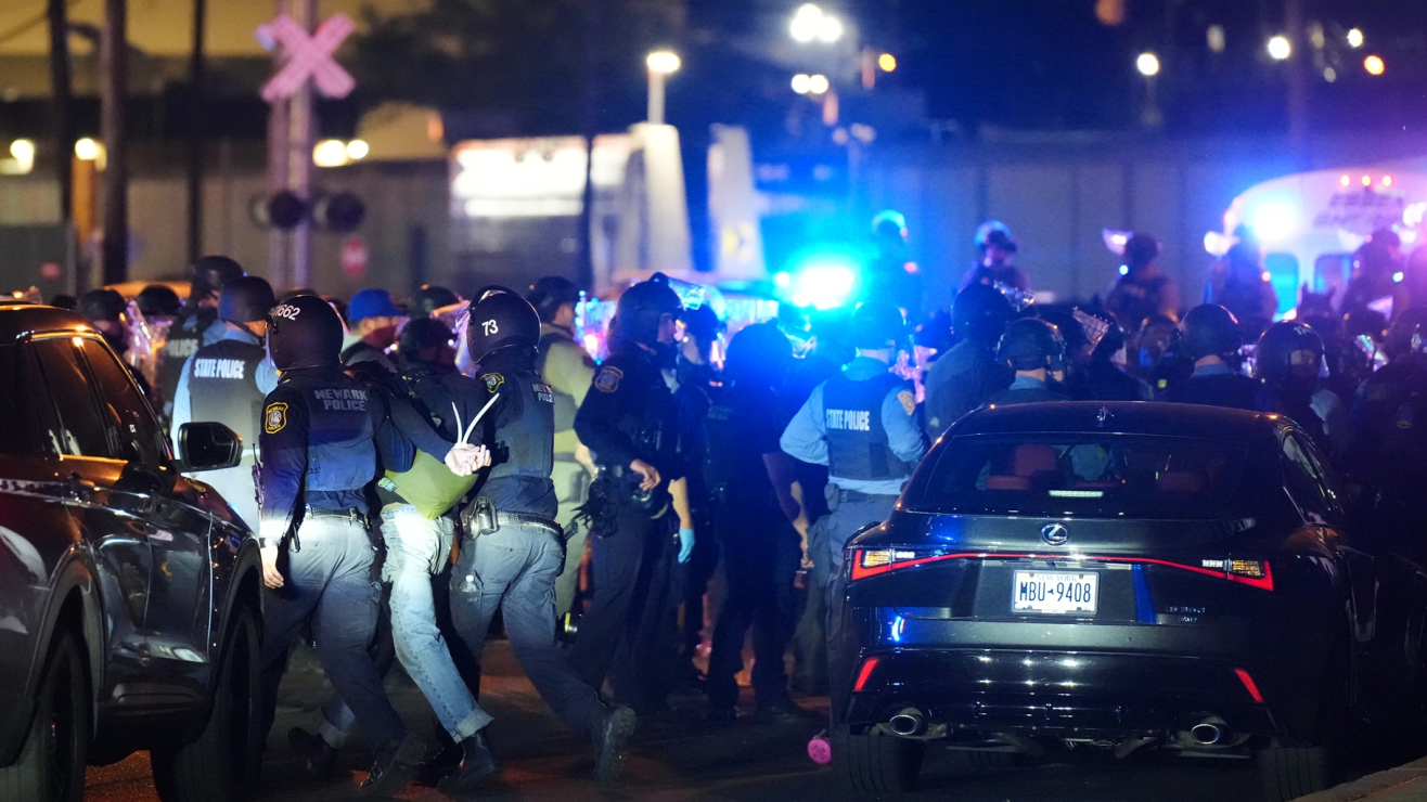 Protestas frente a centro de detención migratoria en Nueva Jersey dejan mÔs de 80 arrestos