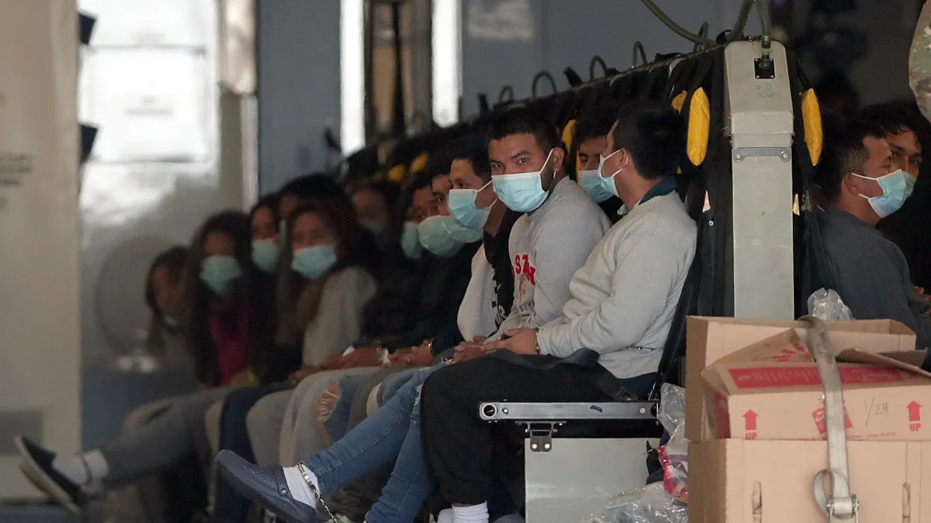 Separación de familias por deportaciones causa impacto emocional en niños, según análisis