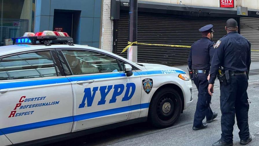Las autoridades registran las viviendas de policĆas en Nueva York por presunta corrupción