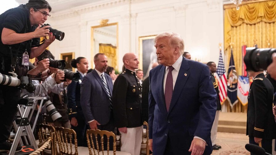 Trump vuelve a cargar contra Meloni y dice que su popularidad “está por los suelos”