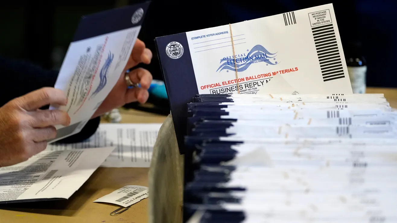 Demócratas truenan contra pedido de Trump al Supremo para restringir el voto por correo