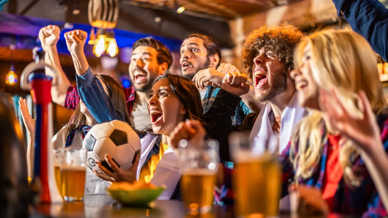 El Mundial sigue llenando restaurantes, hoteles y comercios pese a la eliminación de EE.UU. y México