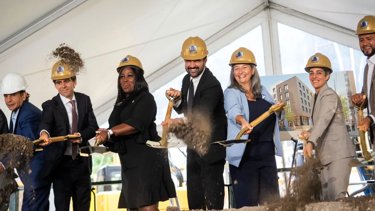 El Bronx tendrá 96 nuevas viviendas asequibles con servicios sociales: ¡primer palazo!