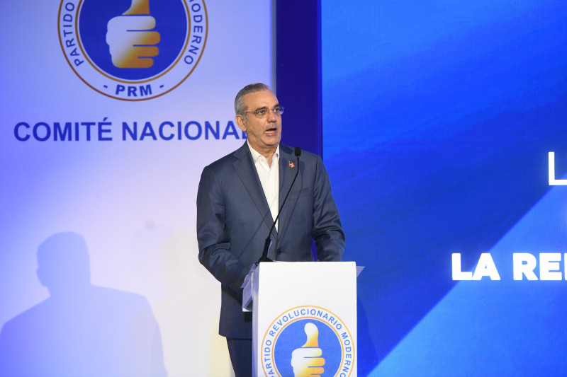 ĀæDesigna Luis Abinader a sus funcionarios el 16 de agosto? Una mirada a los aƱos recientes…