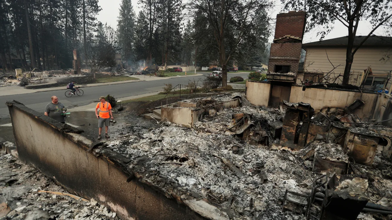 Incendios forestales arrasan Washington: 600 estructuras destruidas y 60,000 evacuados