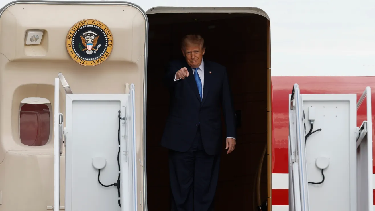 Trump ofrece a las empresas canadienses librarse de aranceles si se mudan a EE.UU.