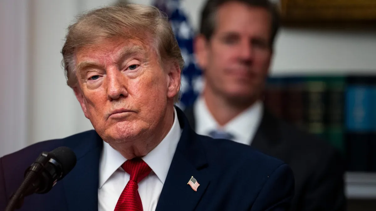 Trump no puede deportar a estudiantes por criticar a Israel, dictamina jueza