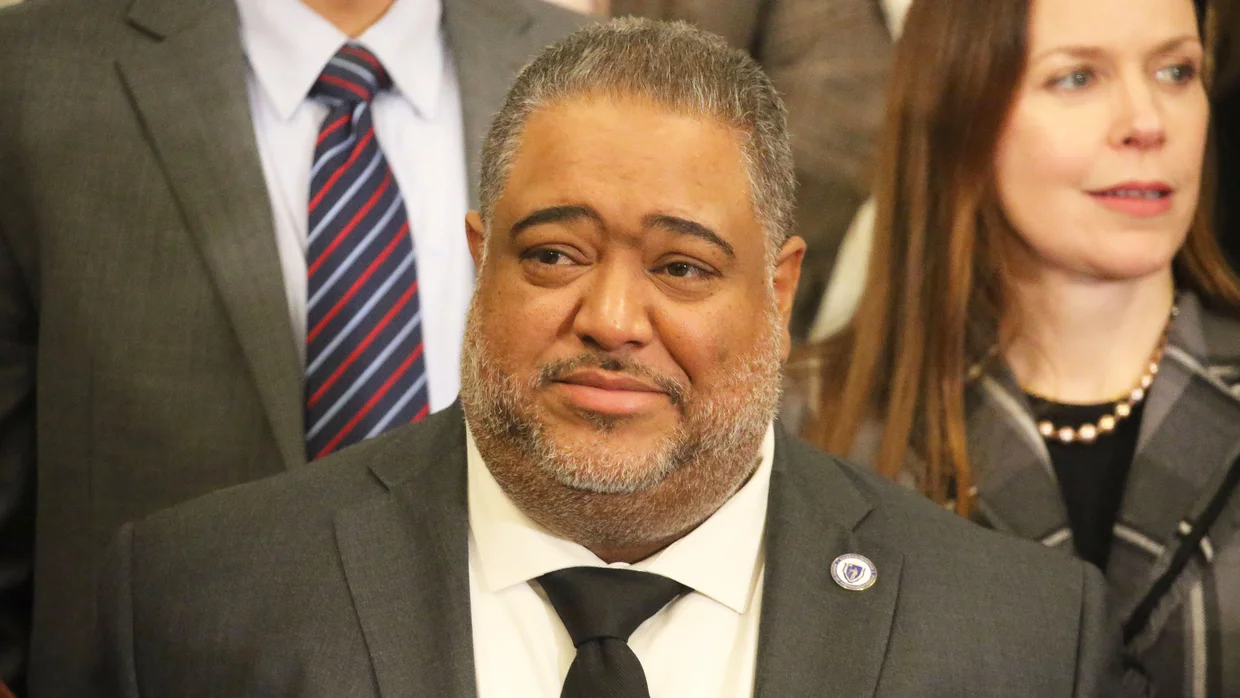 Representante del estado de Massachusetts. Francisco Paulino acusado de fraude de prestaciones sociales pandémicas y lavado de dinero