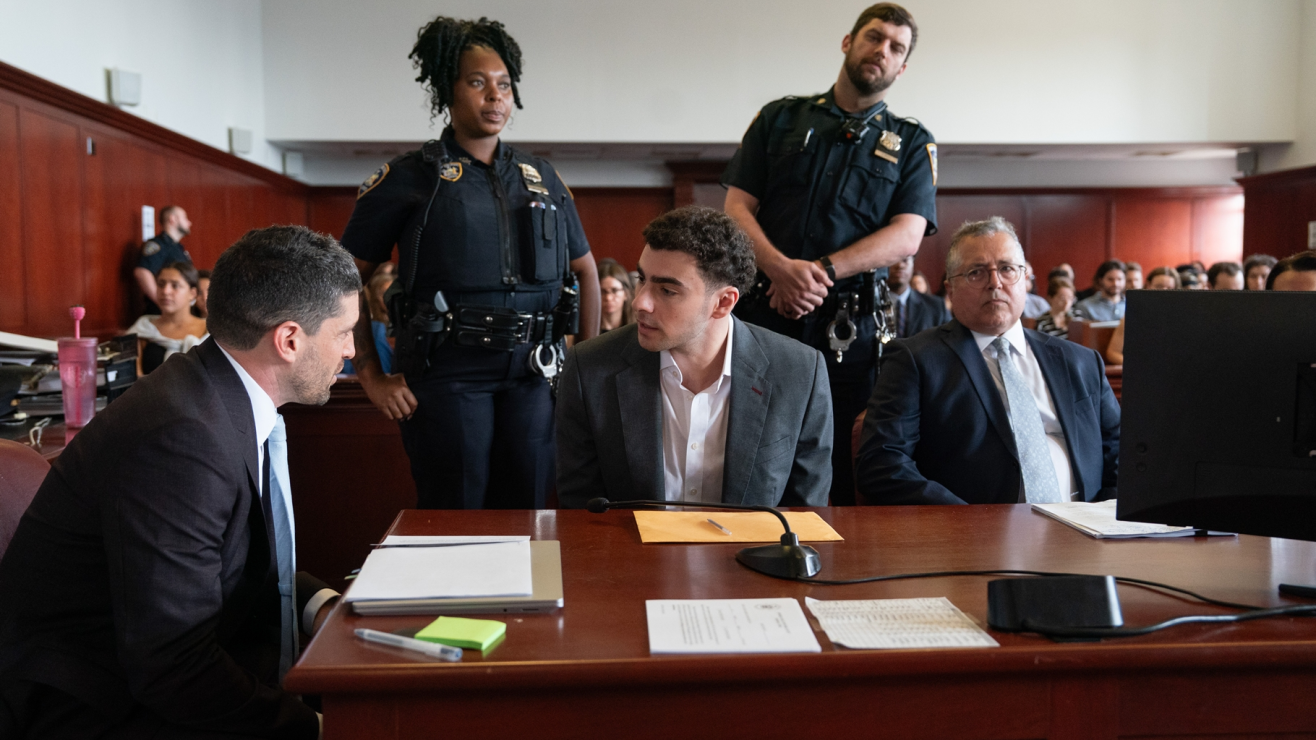¿Por qué Nueva York todavía quiere llevar a Luigi Mangione a juicio si ya admitió haber matado a Brian Thompson?