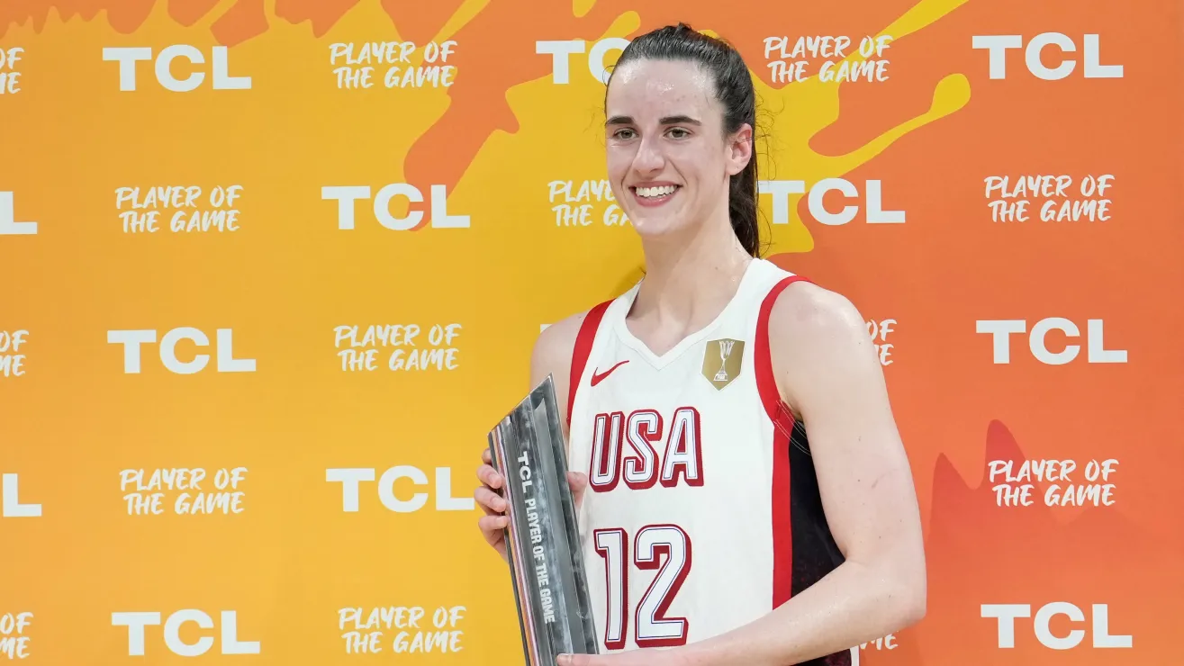 Caitlin Clark rompió récord de asistencias en debut de Mundial de Baloncesto