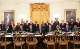 Trump y titanes de la tecnología firman un pacto de “autorregulación” para la IA