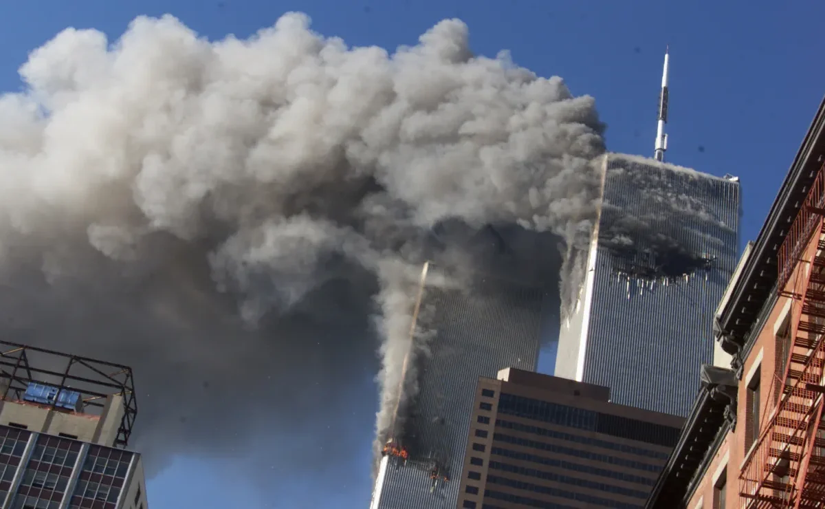 FBI alerta que el 11-S sigue inspirando a terroristas 25 años después de los atentados