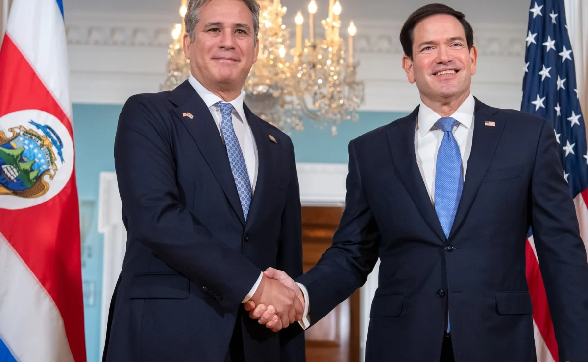 Presidenta de Costa Rica despide a su canciller por no informarle de reunión con Trump