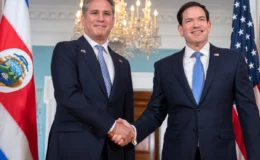 Presidenta de Costa Rica despide a su canciller por no informarle de reunión con Trump