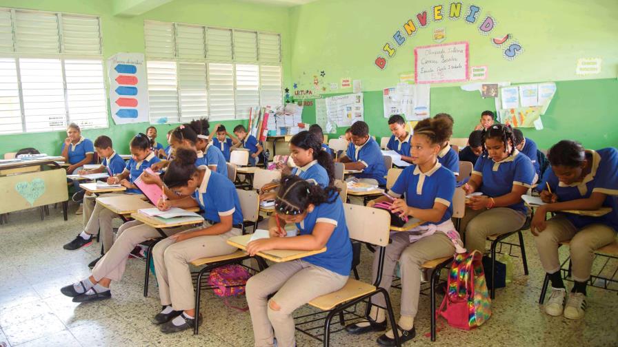 El 40 % de los estudiantes dominicanos reporta ruido y desorden en las clases de Ciencias