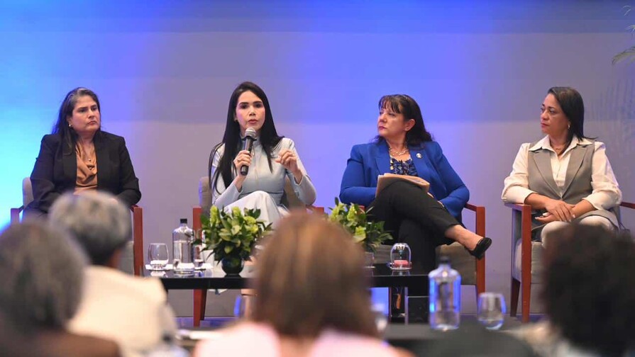 Jueza del TC aboga por cambio cultural para erradicar la violencia de género