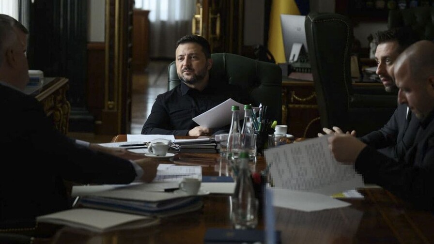 Zelenski inicia negociaciones de paz con emisarios de Estados Unidos en Kiev