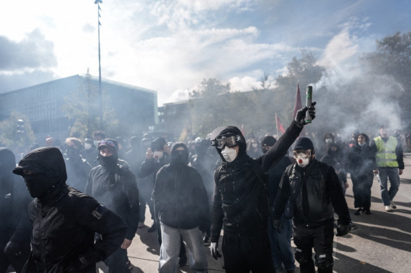 Detenidas 1,200 personas en las protestas en Francia, que dejan 150 policías heridos