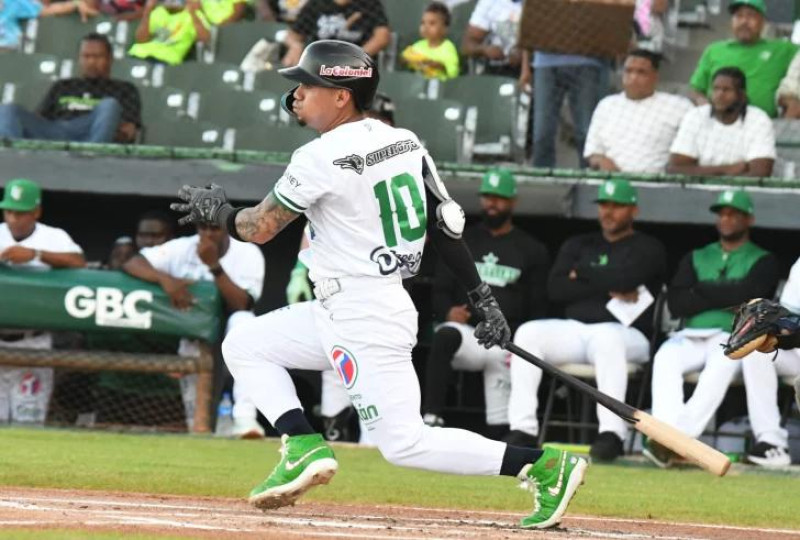 Estrellas castigan a Leones e inician la temporada con dos triunfos al hilo