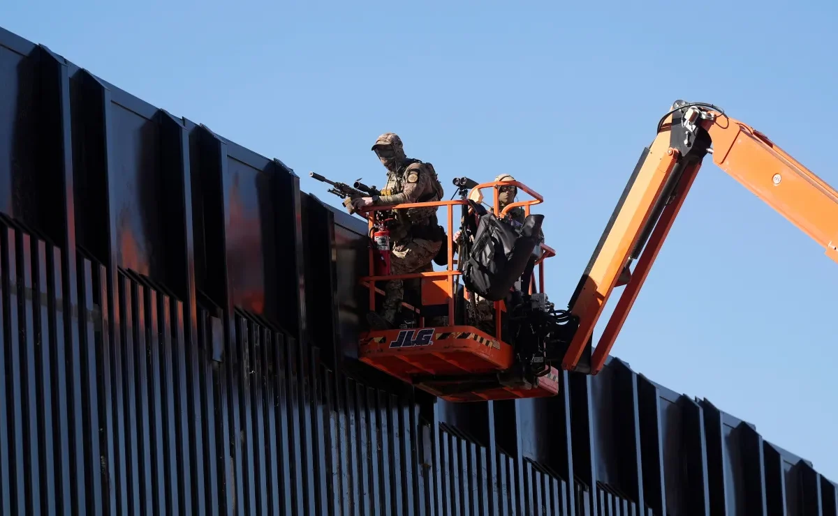 Árbol centenario es talado en Arizona para construir el muro fronterizo pese al rechazo