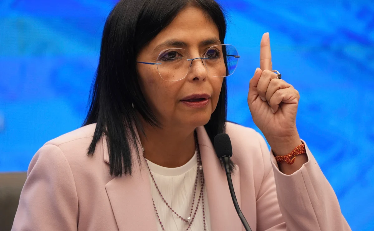 Delcy Rodríguez acusa a María Corina Machado de hacer un “show” con su regreso a Venezuela