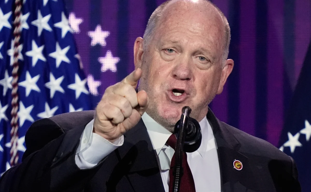 Homan defiende redadas de ICE ante críticas de republicanos: “Denme un ejemplo de dónde nos hemos excedido”
