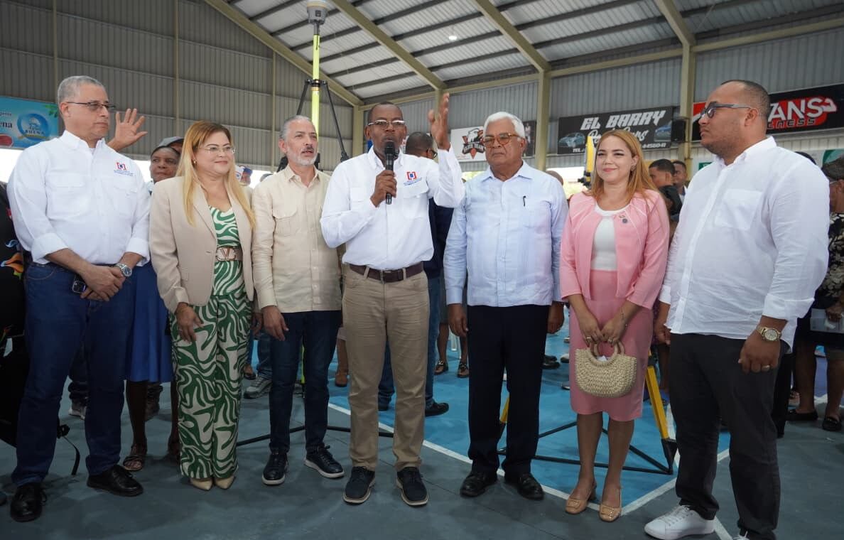 Gobierno inicia titulación de terrenos en 11 sectores de Azua para beneficiar a 14,400 personas