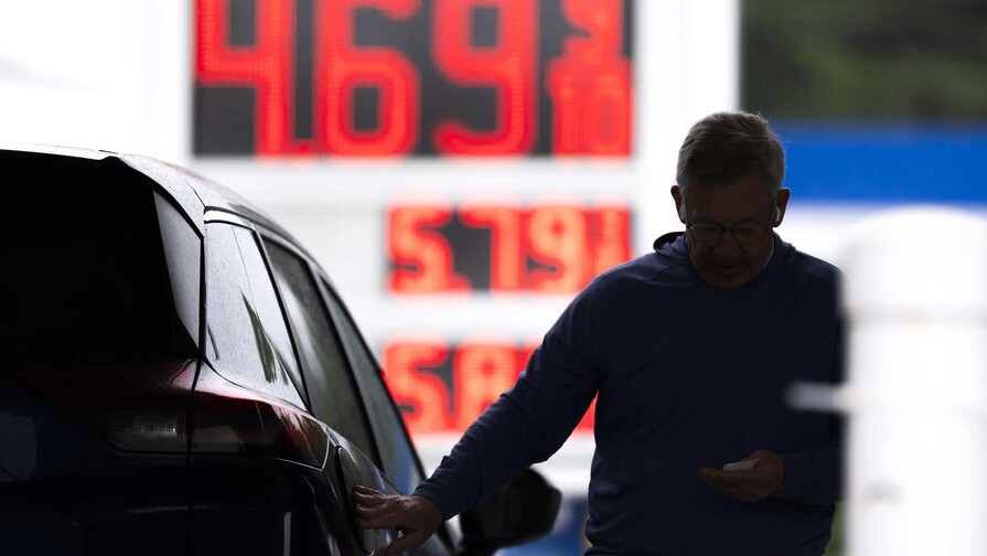 La gasolina en EE. UU. supera los cuatro dólares por galón durante un récord de 158 días
