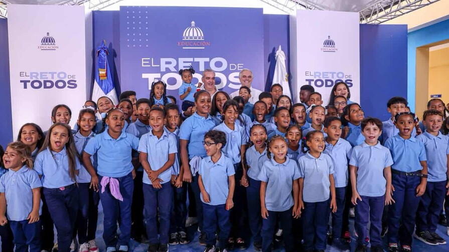 Gobierno entrega escuela y techado en San José de Ocoa que beneficiarán a 660 estudiantes