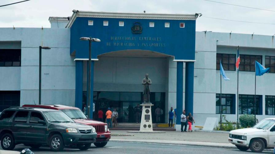 Inspector de Migración facilitaba salida irregular de personas por el AILA; juez lo envía a Najayo
